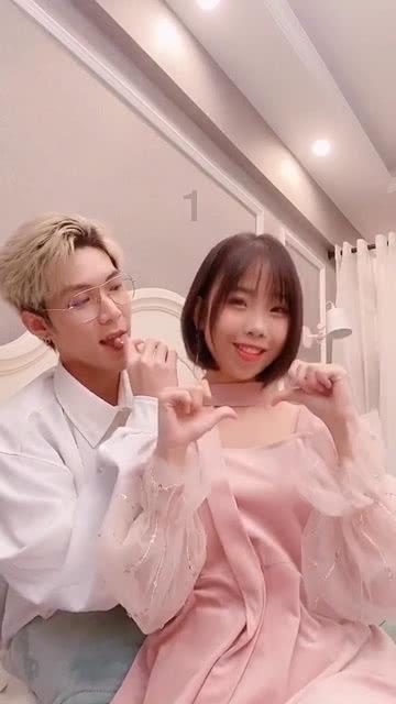 “百万摩托大军只剩我华叔了！”湖南58岁大叔带妻骑摩托返乡，一身装备酷似机车少年